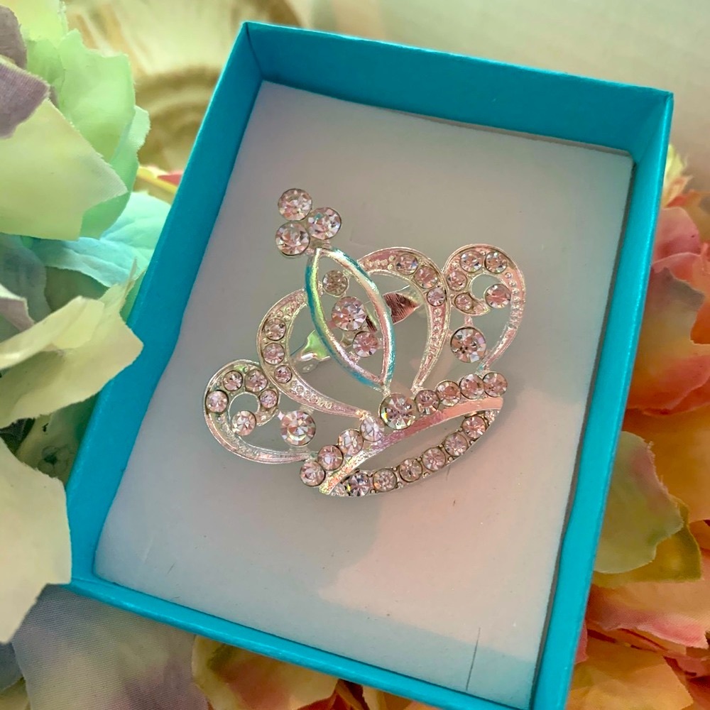 Royal Crown Queen Pin brooch